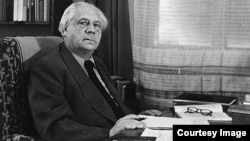 Федор Степун в своем кабинете. Мюнхен, конец 1940-х гг.