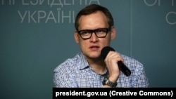 Андрій Смирнов наголошує, що Києву не потрібне рішення трибуналу іменем України, а рішення трибуналу іменем цивілізованого світу.