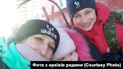 Богдан Дордик з мамою Ольгою та сестрою Діаною