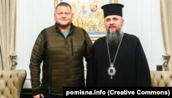 Глава ПЦУ митрополит Київський і всієї України Епіфаній і головнокомандувач ЗСУ Валерій Залужний напередодні Різдва за григоріанським календарем. Київ, 21 грудня 2022 року