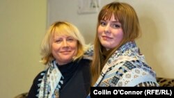 Олена і Віра Беззубенко у Празі. Кажуть, що біженці намагаються підтримувати один одного, а також українські традиції.