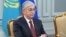 Қазақстан президенті Қасым-Жомарт Тоқаев Ресей премьер-министрі Михаил Мишустинмен кездесіп отыр. Мәскеу, Ресей, 28 қараша 2022 жыл.