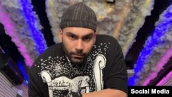 عکسی که از محسن شکاری در توییتر منتشر شده است