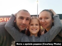 Анна Соколова з батьками