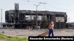 Ілюстрацыйнае фота. Наступствы атакі расейскіх вайскоўцаў у Марыюпалі: зьнішчаны будынак чыгуначнага вакзалу, 26 красавіка 2022 году