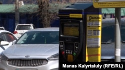 На платной парковке  в Алматы