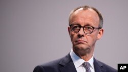 «Німеччина має брати участь», – сказав він, додавши, що українська армія «має вийти з оборони – вона завжди тільки реагує»