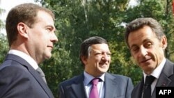 رييس جمهوری فرانسه در پايان مذاکرات چهار ساعته با همتای روسی خود اين گفت و گوها را دشوار توصيف کرد. (عکس: AFP)