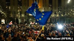 У здания парламента Грузии, 28 ноября 2025 года