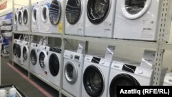 Чаллыда көнкүреш техникасы кибетендә кер юу машиналарына бәяләр