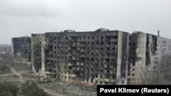 Бомбаланган үйлөр. Мариуполь. 18-март, 2022-жыл.