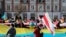 Архіўнае ілюстрацыйнае фота. Беларусы з украінскім сьцягам падчас сьвяткаваньня Дня Волі ў Вільні, 2022 год