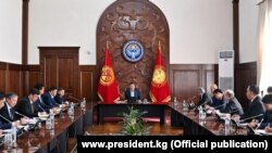 Садыр Жапаров и члены кабинета министров.