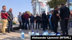 Protest proizvođača mlijeka ispred Ministarstva poljoprivrede, šumarstva i vodoprivrede, Podgorica, 29. mart 2022.