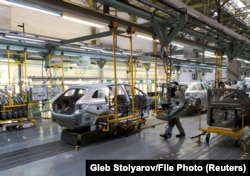 خط تولید لادا در ایژوسک روسیه، تنها چند روز پیش از تهاجم روسیه به اوکراین/ ۲۲ فوریه ۲۰۲۲