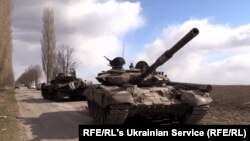 Ілюстраційне фото: російські танки, захолені українськими військами в Київській області