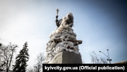 Тарыхый эстеликтерди аткылоодон сактап калуу аракети. Киев, март 2022-жыл