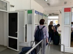 Українці масово їдуть за кордон