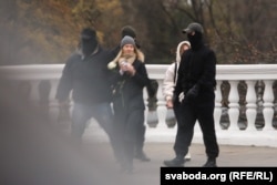 7 ноябрдаги аёллар намойиши пайти. Минск