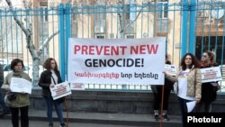 Բողոքի ցույց ՄԱԿ-ի հայաստանյան գրասենյակի մոտ։
