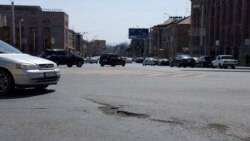 Շահագործումից 2-3 տարի անց Գյումրիում հիմնանորգված փողոցներում փոսեր ու ճաքեր են հայտնվել