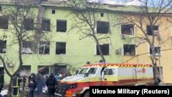 Руйнування лікарні в Маріуполі, архівне фото, березень 2022 року