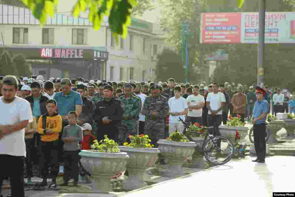 Жалал-Абад шаарындагы Айт намаз.