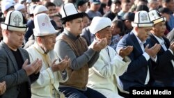 Бишкектеги эски аянтта окулган Айт намаз.  2-май, 2022-жыл. 