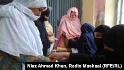 Пакистан -- Сват өрөөнүндөгү аялдар добуш берүүдө, 11-май, 2013.          