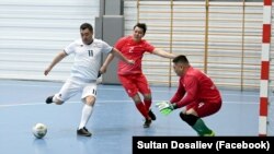 "Президенттин администрациясы" жана "Жогорку Кеңеш" командаларынын ортосундагы беттеш.  