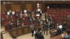 Оппозиция покидает зал заседаний парламента (архив)