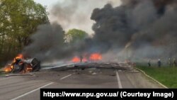 Після зіткнення бензовоз, маршрутний автобус і легковик загорілися