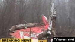 10 апреля при подлете к Смоленску в условиях сильного тумана разбился самолет президента Польши Леха Качиньского