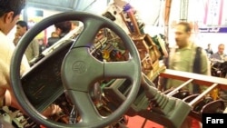 کريستيان استرايف، مدير عامل جديد پژو- سيتروئن، شرکت معروف اتومبيل سازی فرانسه، اعلام کرد اين شرکت به سرمايه گذاری در ايران پايان خواهد داد.