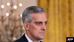 دنيس مک دوناف