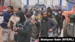 پناهجویان افغان که از ایران اخراج شدند؛ عکس آرشیوی