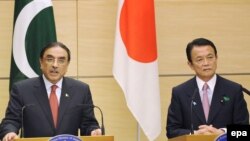 تارو آسو نخست وزیر ژاپن و آصف علی زرداری رئیس‌جمهوری پاکستان در کنفرانس توکیو
