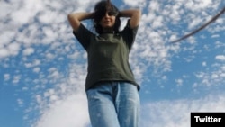 سپیده رشنو، داستان‌نویس و ویراستار معترض به حجاب اجباری