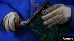 Після початку російського повномасштабного вторгнення в Україну США та інші країни запровадили заходи експортного контролю, щоб обмежити доступ Росії до технологій та інших ресурсів, які можуть підтримувати її оборонно-промисловий комплекс