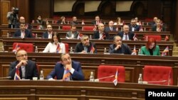 Ընդդիմադիր «Հայաստան» խմբակցությունը ԱԺ նիստի ժամանակ, արխիվ