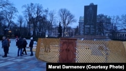 Установка казахской юрты в киевском парке Шевченко. Январь 2023 года