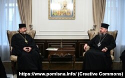 Предстоятель ПЦУ митрополит Київський і всієї України Епіфаній (праворуч) і глава УГКЦ Святослав. Київ, 24 грудня 2022 року