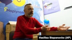 Російська армія, за словами Петра Андрющенка, створює повноцінні лінії оборони в районі населеного пункту Нікольське – це в 20 кілометрах від Маріуполя