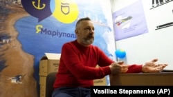 Російські війська «стягують підкріплення до Мар’їнки та Часового Яру Донецької області, намагаючись посилити свої позиції», повідомив радник мера Маріуполя Петро Андрющенко