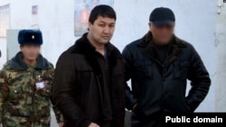 Кадыр Досоновду кармоо учуру. (архивдик сүрөт)