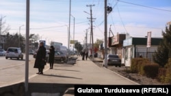 Оңдолгон тратуар. Токтогул көчөсү.