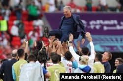 Ирандын командасы жеңишин майрамдап жатат. 25-ноябрь, 2022-жыл.