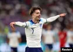 Англия курама командасынын оюнчусу Жек Грилиш голун майрамдап жатат. 21-ноябрь, 2022-жыл.