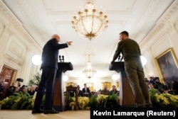 Байден жана Зеленский маалымат жыйынында.