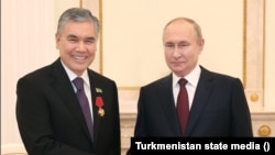 Noýabr aýynyň başynda Gurbanguly Berdimuhamedow Moskwa sapar edip, ol ýerde Russiýanyň prezidenti Wladimir Putin bilen duşuşdy.